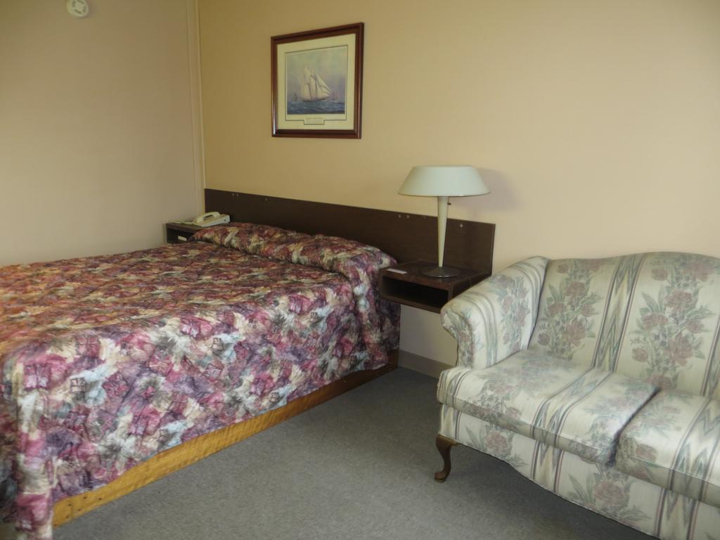 Sundre Parkwood Motor Inn الغرفة الصورة