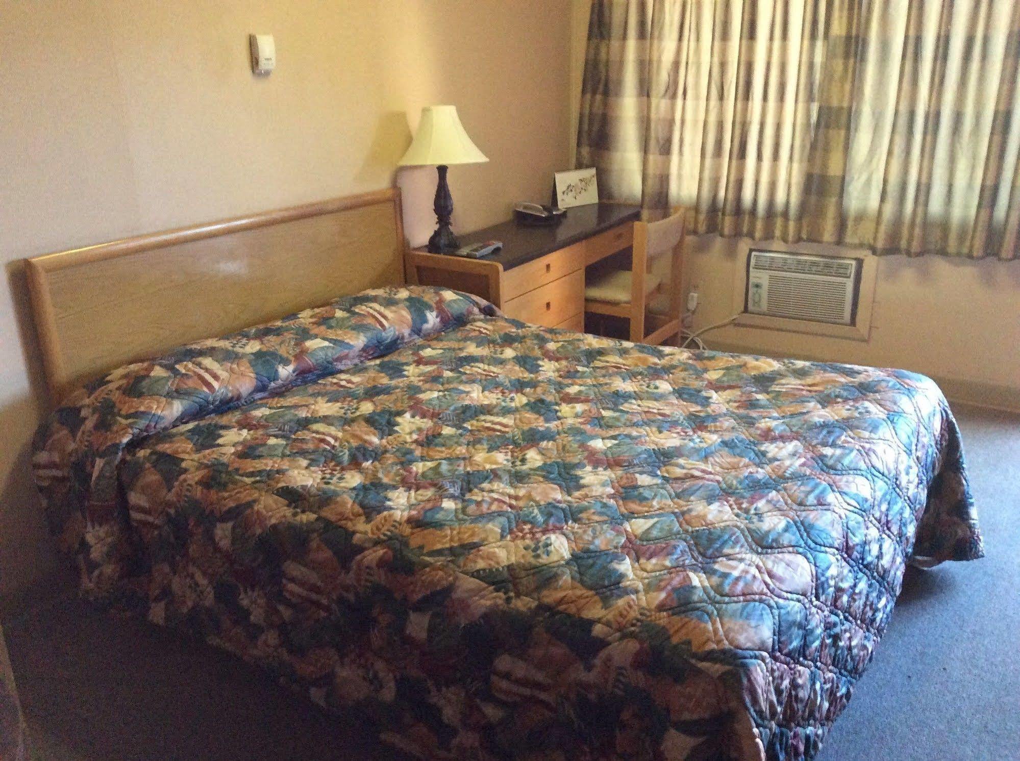 Sundre Parkwood Motor Inn المظهر الخارجي الصورة