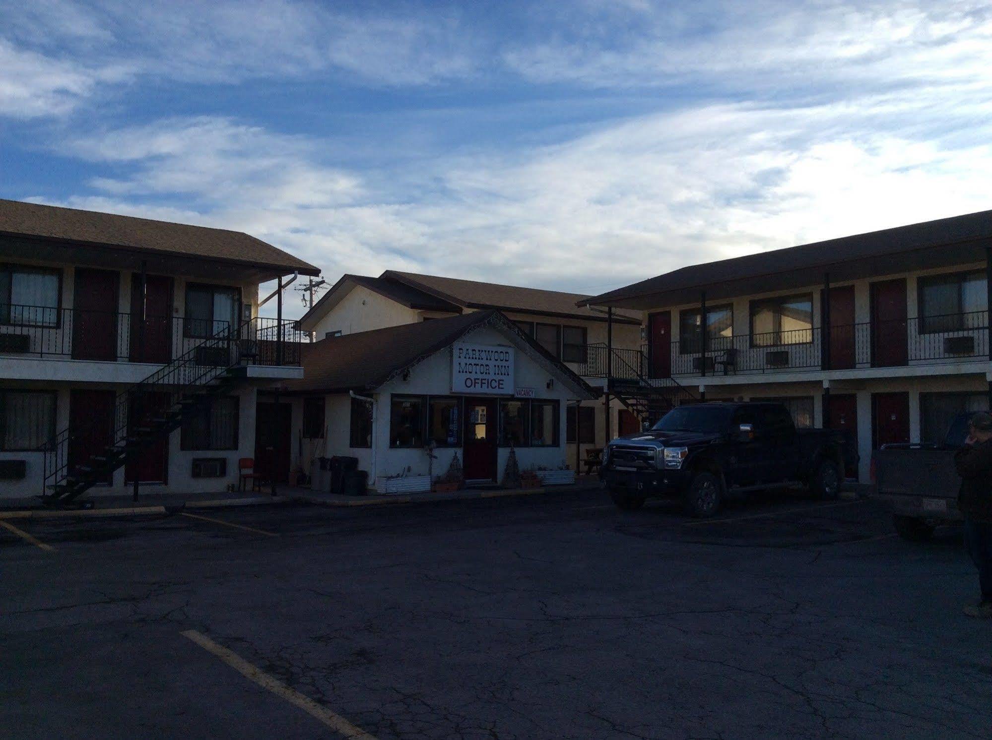 Sundre Parkwood Motor Inn المظهر الخارجي الصورة